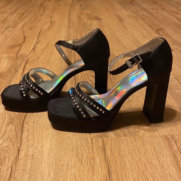 Black Satin Vntg. “Chinese Laundry” with rhinestones. Comfy: dance all night!💃 - Picture 3 of 11